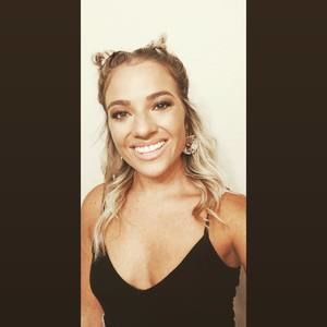 Meet your Posher, Caitlin